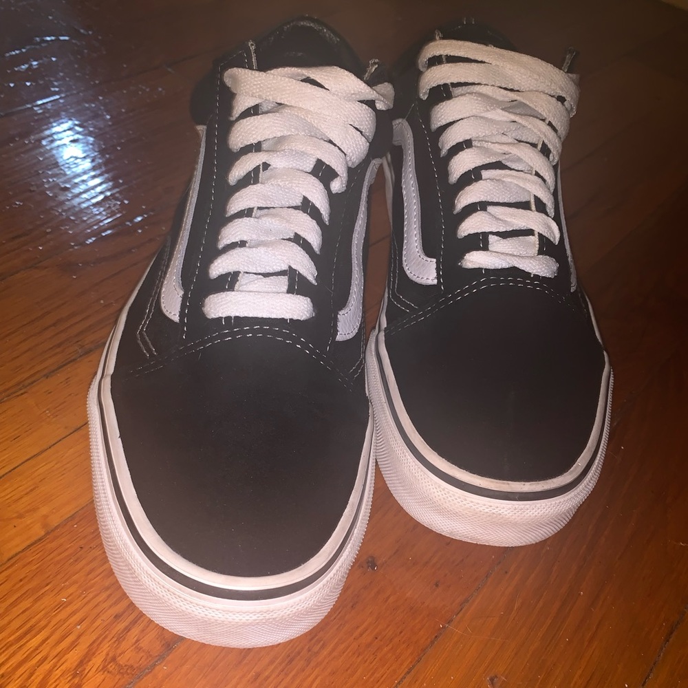 Black and white old stool vans. Size 7 men 8.5 woman